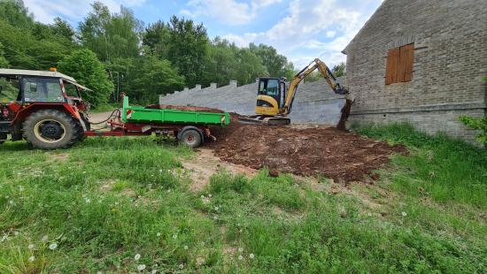 Oprava zdi na hřbitově ve Lhotě pod Džbánem